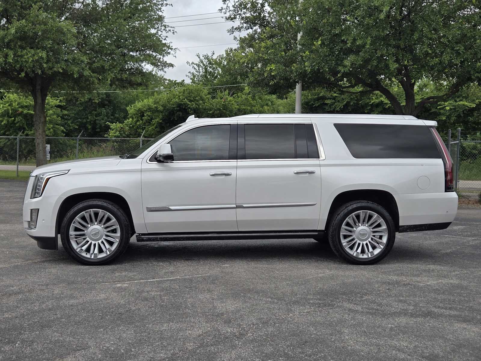 2019 Cadillac Escalade ESV — detail view