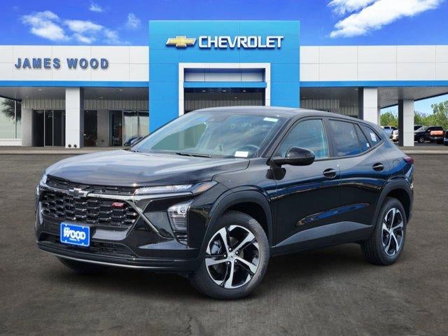 2026 Chevrolet Trax 1RS in Mosaic Black Metallic — front three-quarter view